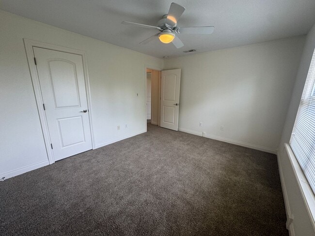 Building Photo - 581 Beehler Dr