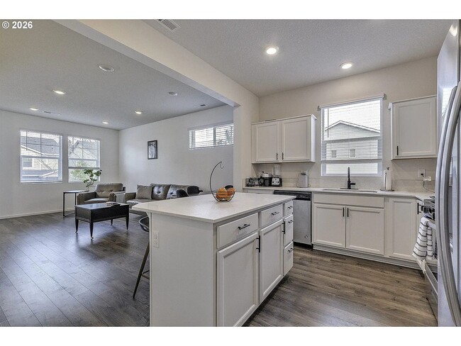 Building Photo - 898 N 18th Ave