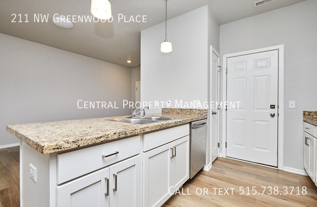 Building Photo - 211 NW Greenwood Pl