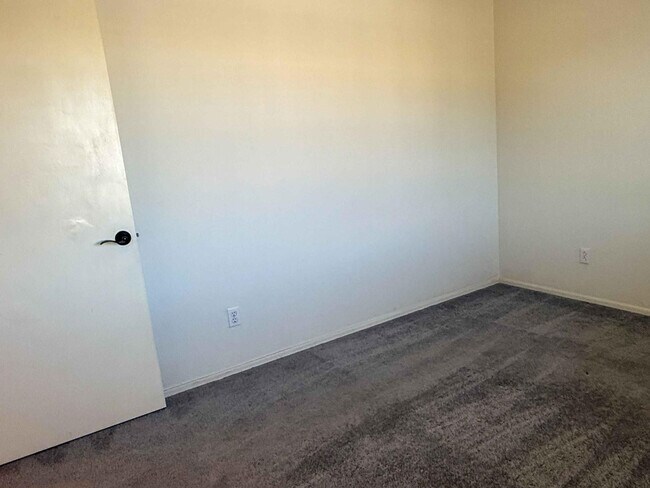 Building Photo - 3103 W Zachary Dr