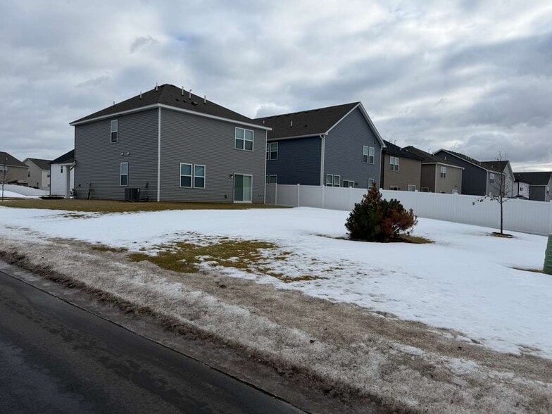 Building Photo - 10604 Heron Ave S