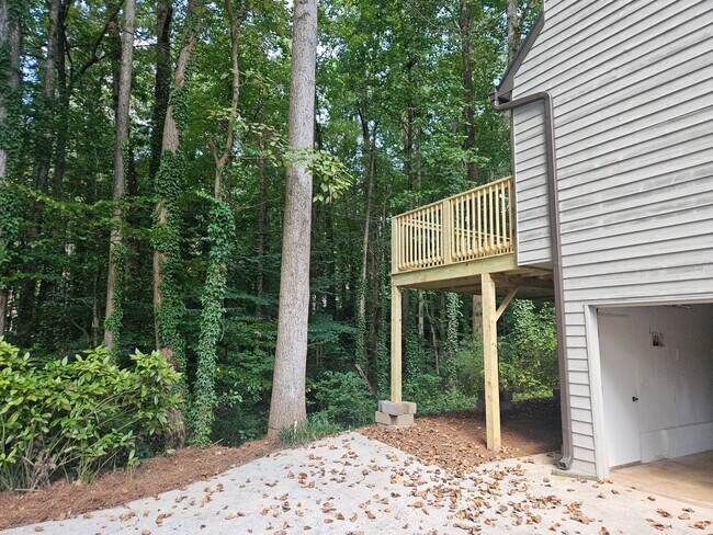 Building Photo - 520 Hardy Cir
