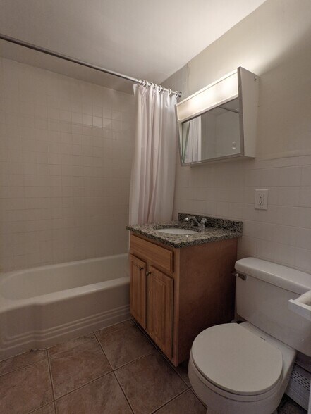 Building Photo - 94 Babcock St