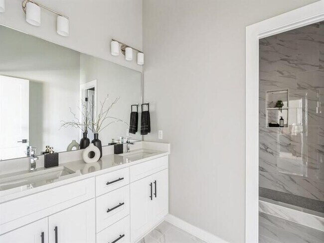 Building Photo - 15561 Rocklyn Place