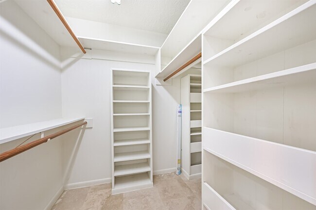 Building Photo - 16040 Dunes Dr
