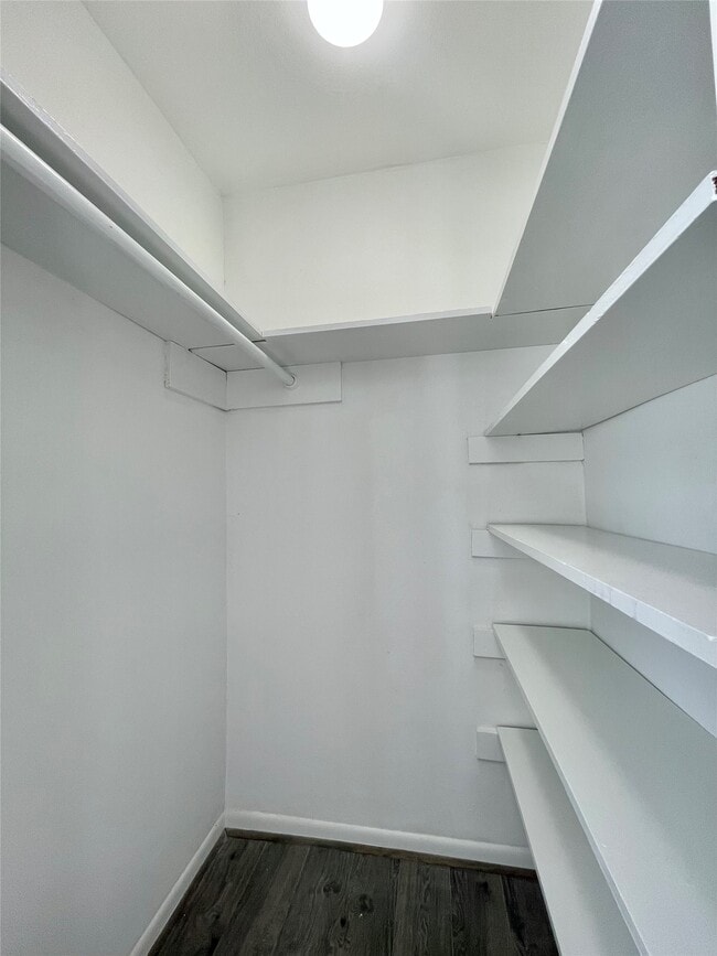 Building Photo - 1801 Huldy St