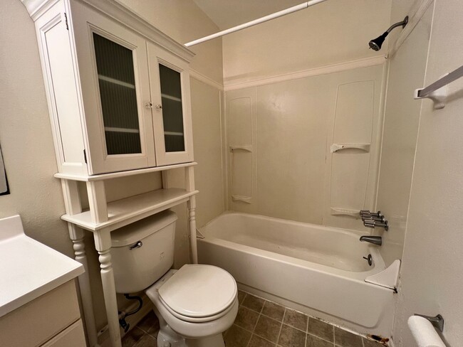 Building Photo - 1 bed 1 bath condo close to downtown Sarasota