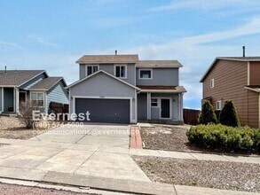 Building Photo - Gorgeous 3-Bedroom Home with Cozy Fireplac...