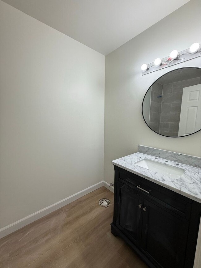 Building Photo - Charming 3 bedroom home in the Hubert area