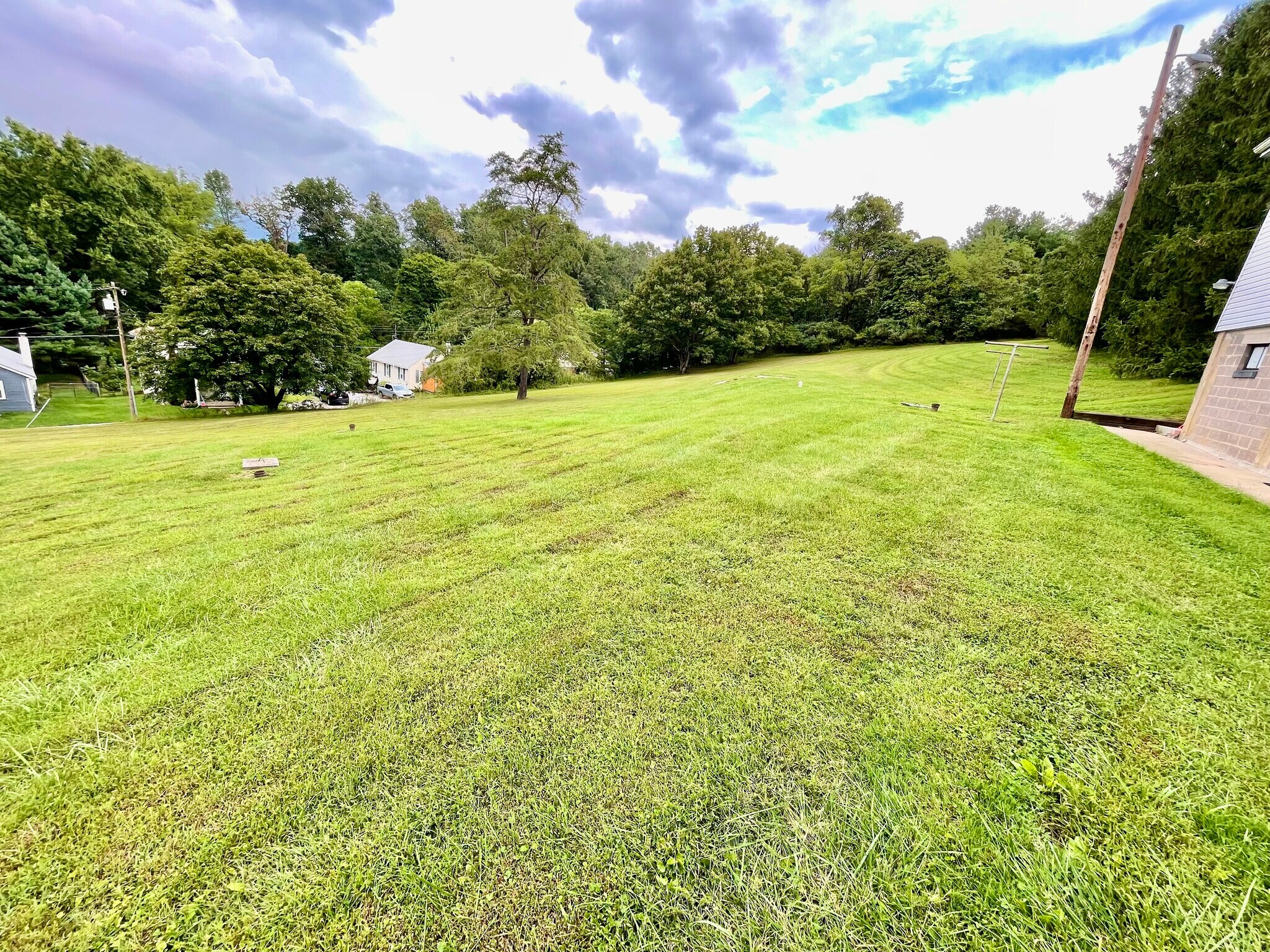 Outside the Home - 1720 Freeland Rd