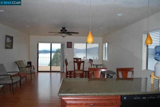 Building Photo - 10448 Edgewater Dr