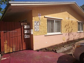 Building Photo - 808 SW 14th Terrace