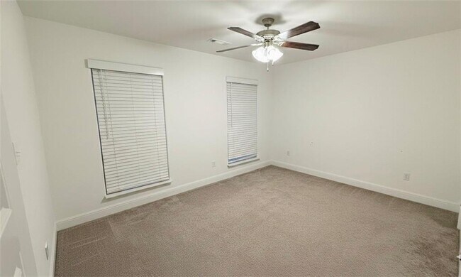 Building Photo - 5909 NW Hoover St