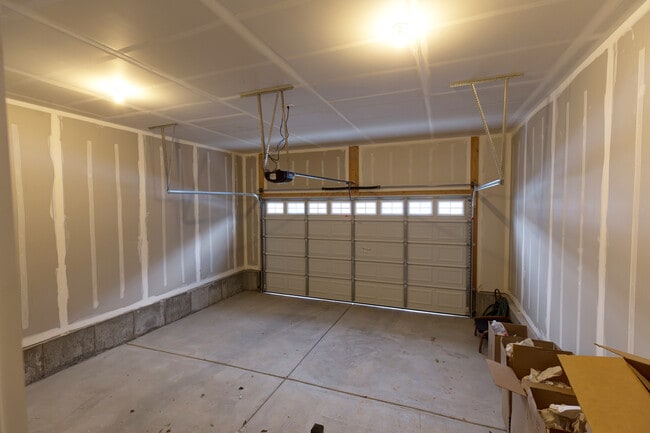 2 Car Garage - 3013 South Red Pine Drive
