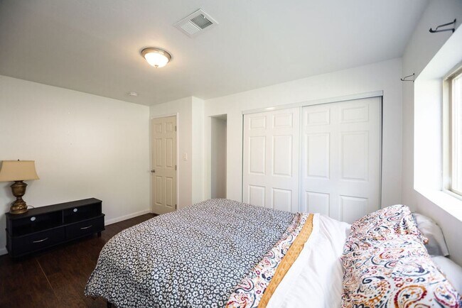 Building Photo - 117 43rd Ave Ct