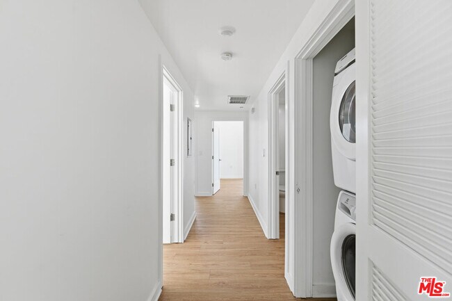 Building Photo - 11408 W Sarah St