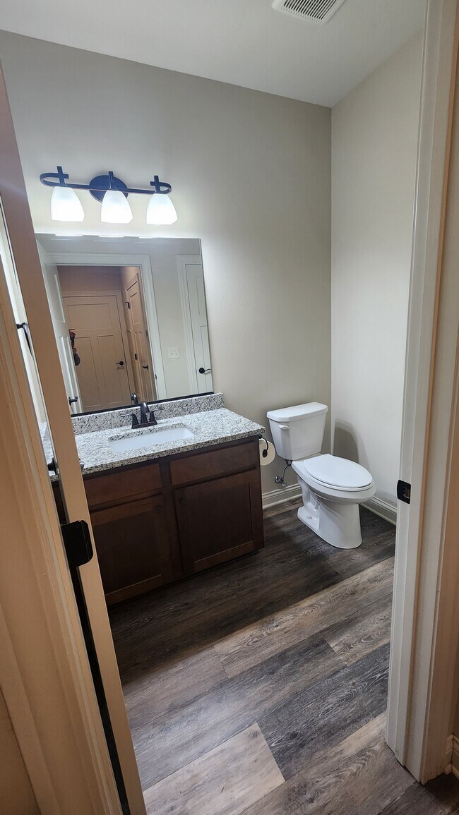 Building Photo - 1323 SE Birch Ln