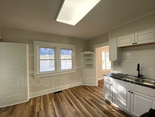 Building Photo - 372S Douglas Ave.