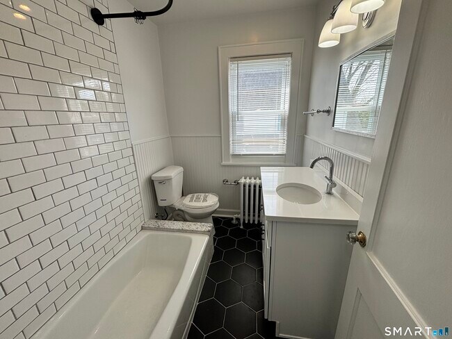 Building Photo - 10 Glendenning St