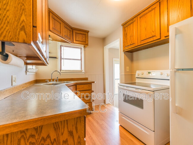 Building Photo - 1713 1st Ave NE