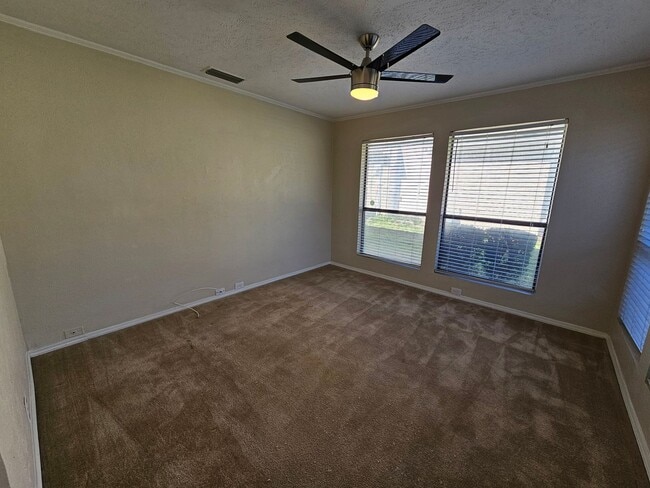 Building Photo - AVAILABLE NOW!