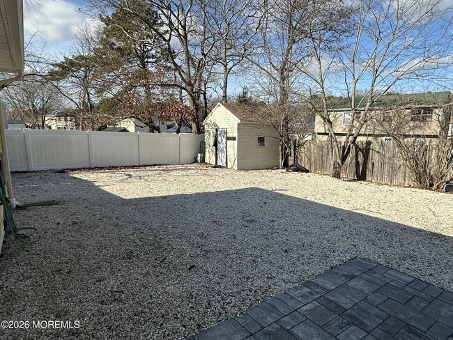 Building Photo - 185 Ravenwood Blvd