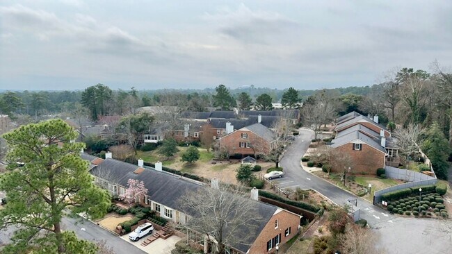 Building Photo - Newly Renovated Condo Located In Highly Desirable Area Of Forest Acres!