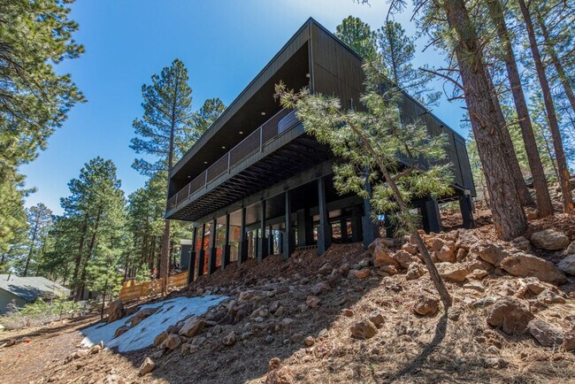 Building Photo - 1280 W Shullenbarger Dr