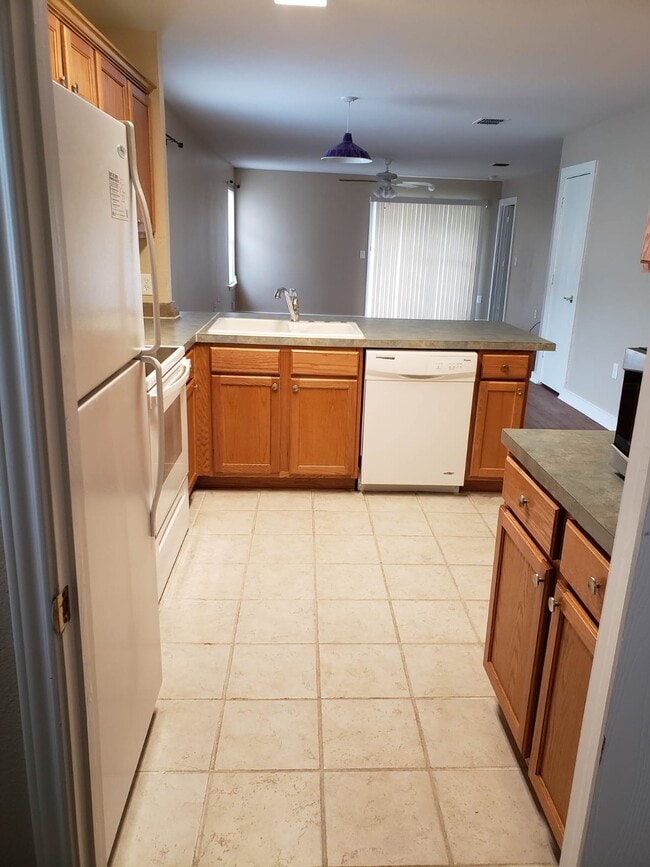 Building Photo - 6507 Cougar Village