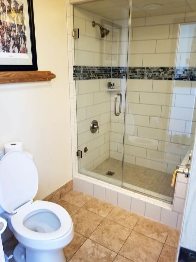 Building Photo - Summer Seasonal Rental- Retreat 433