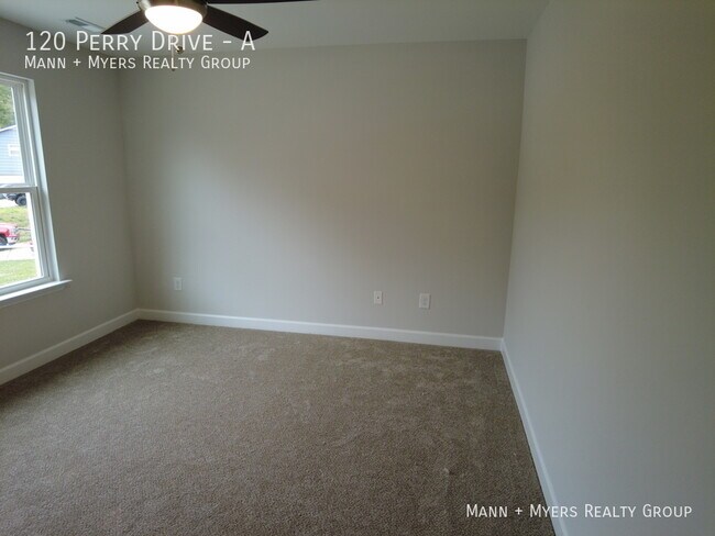 Building Photo - 120 Perry Dr