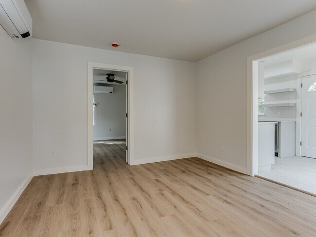 Building Photo - 1-Bedroom Apartment for Rent Near Midtown