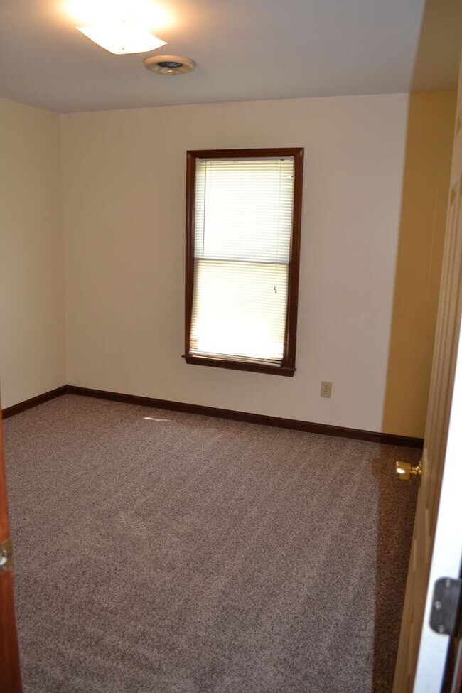 Building Photo - 124-126 Corey Cir
