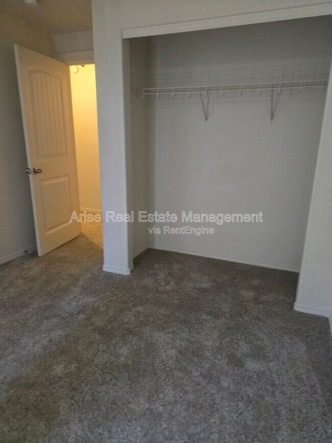Building Photo - 803 SE Kierra Pl