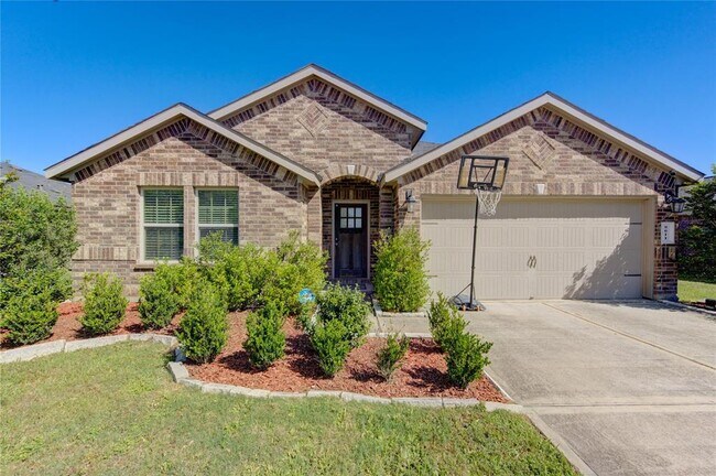 Primary Photo - 9011 Hemlock Dr