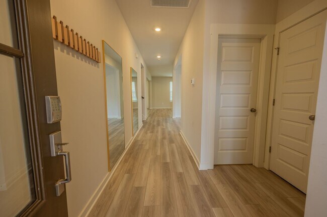 Building Photo - 1071 Ross Farms Blvd