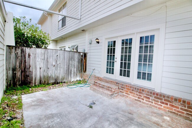 Building Photo - 5916 Woodway Place Ct