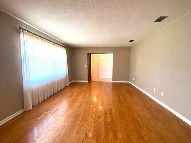 Building Photo - Spacious 4 Bedroom Ormond Beach Home with ...