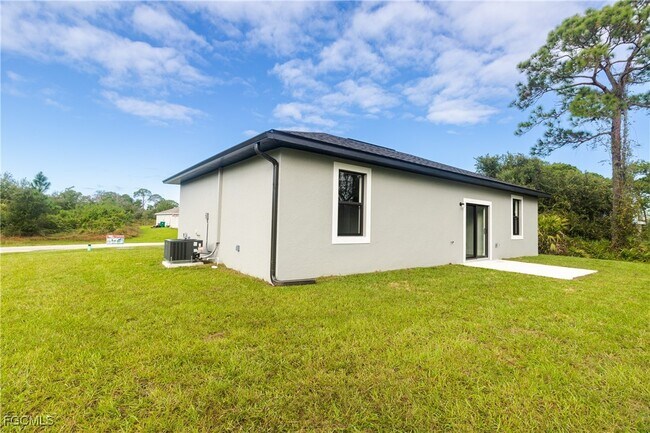 Building Photo - 6027 Pecan Cir