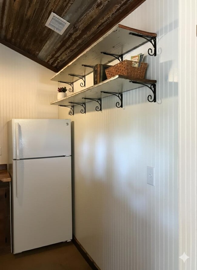 Building Photo - 601 Live Oak St