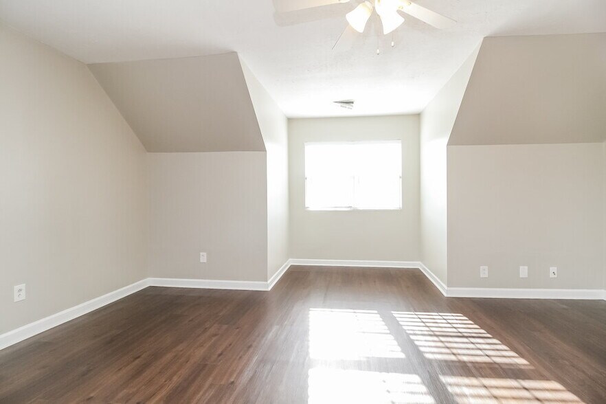 Building Photo - 1414 Westview Dr