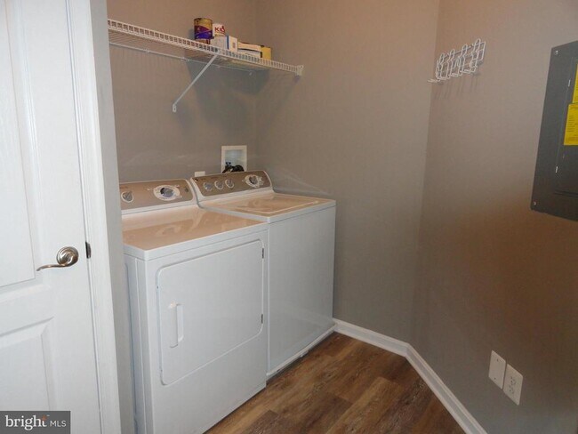 Building Photo - 7101 Travertine Dr
