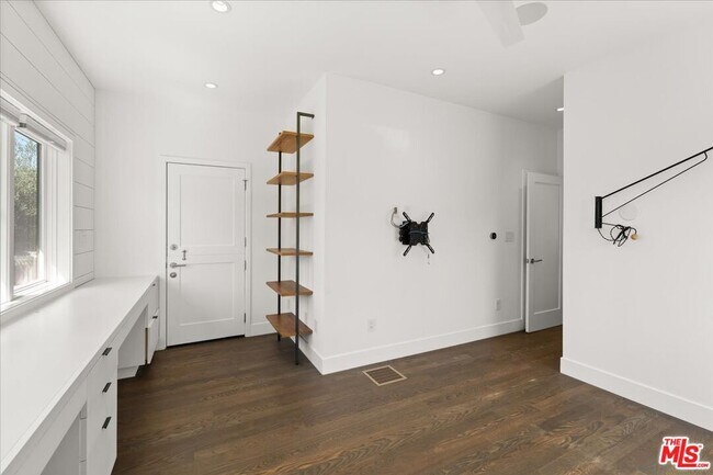 Building Photo - 4525 Melbourne Ave