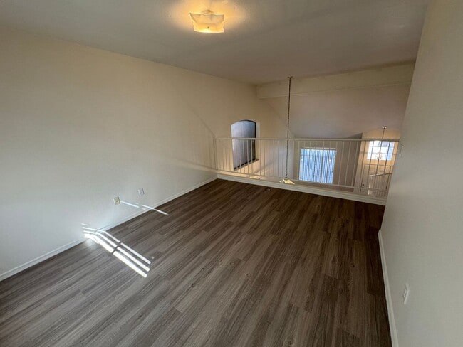 Building Photo - Chandler Home 3 bed - 2 1/2 bath with Loft...