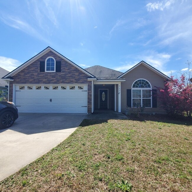 Primary Photo - $500 Discount on First Month's Rent - Char...