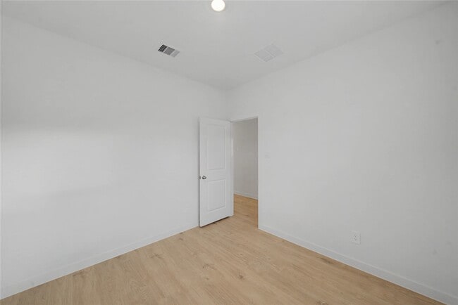 Building Photo - 4215 Camden Lakes St