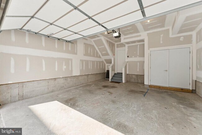 Building Photo - 4689 Charger Pl