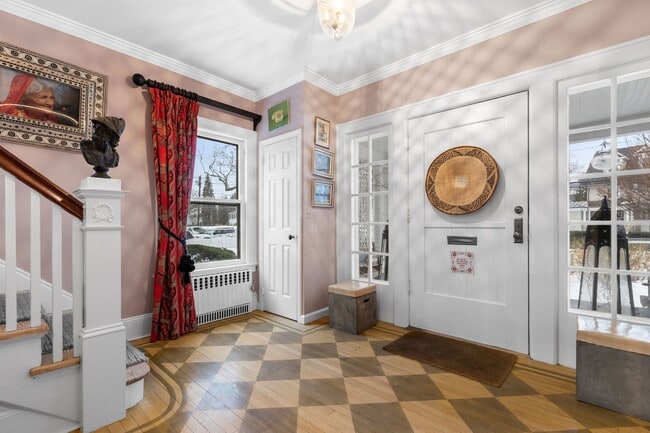 Building Photo - 13 Lockwood Ave