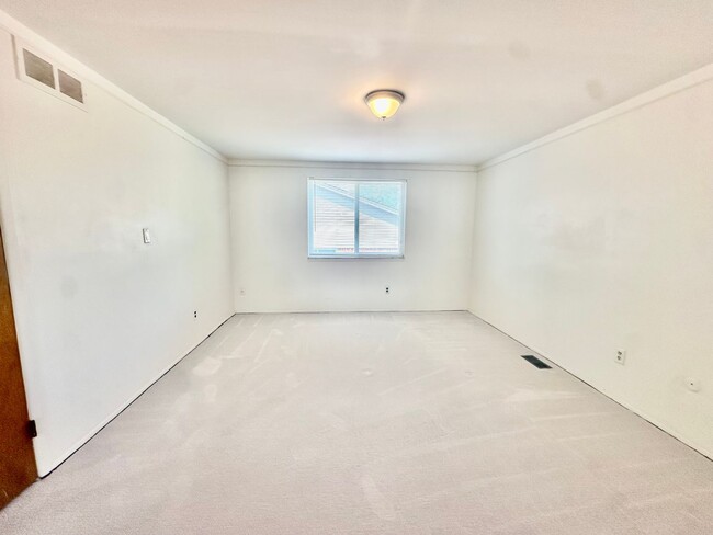 Building Photo - 21669 Tulipwood St