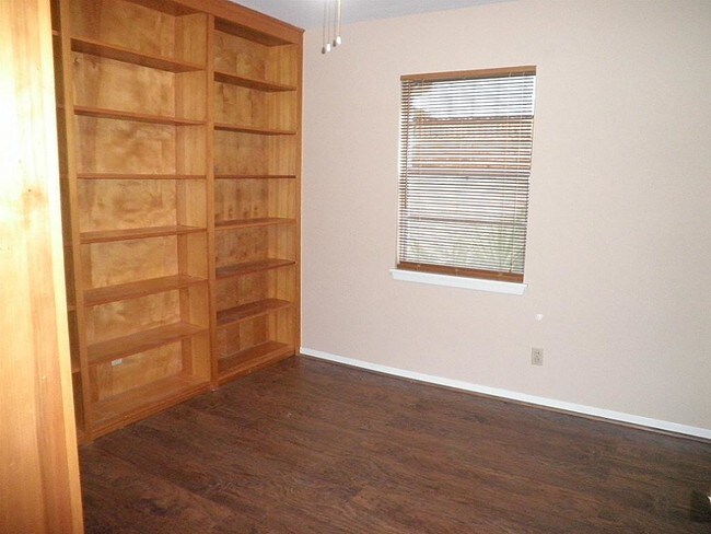 Building Photo - 1931 Ganyard Dr